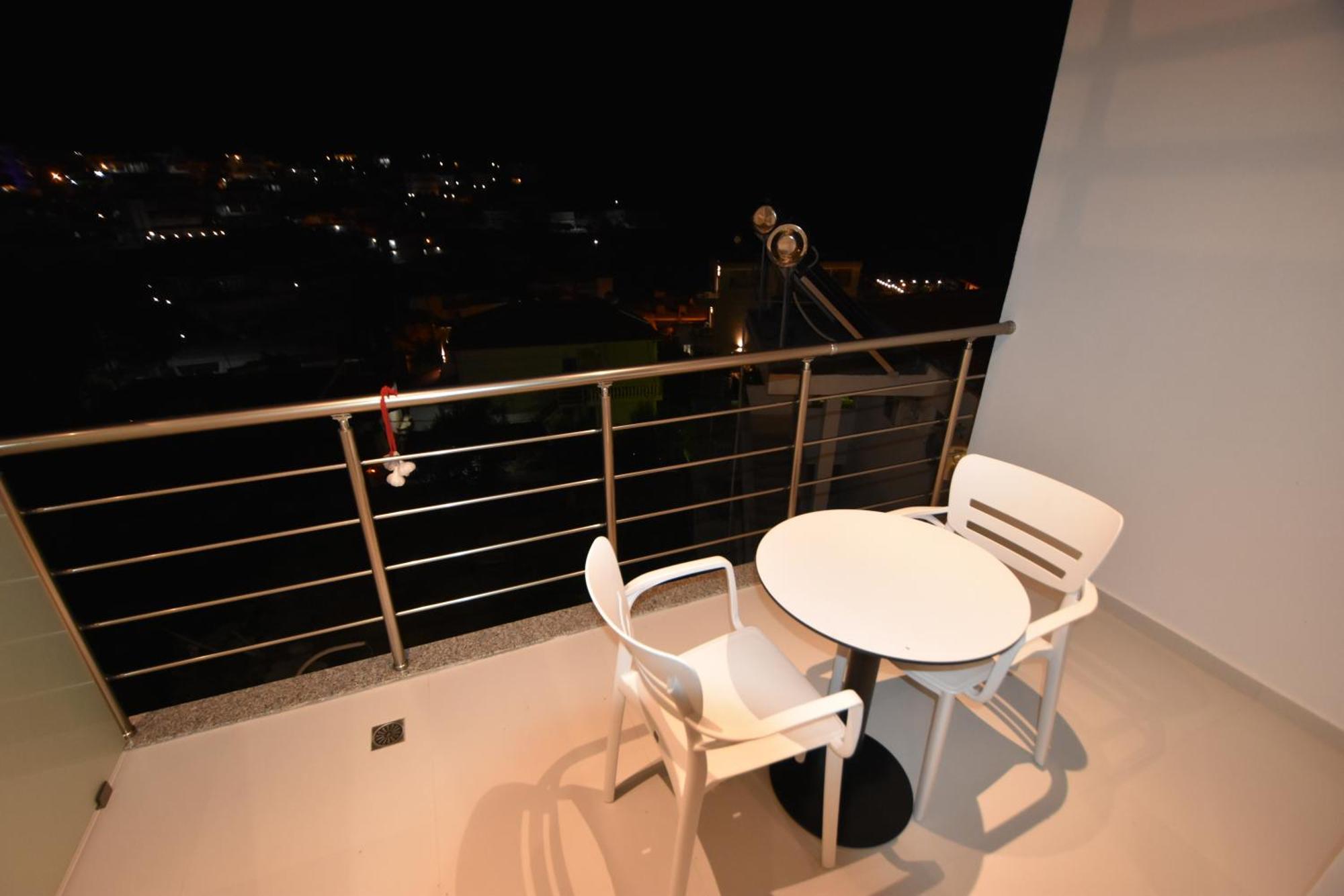 Agimi Hotell 4*