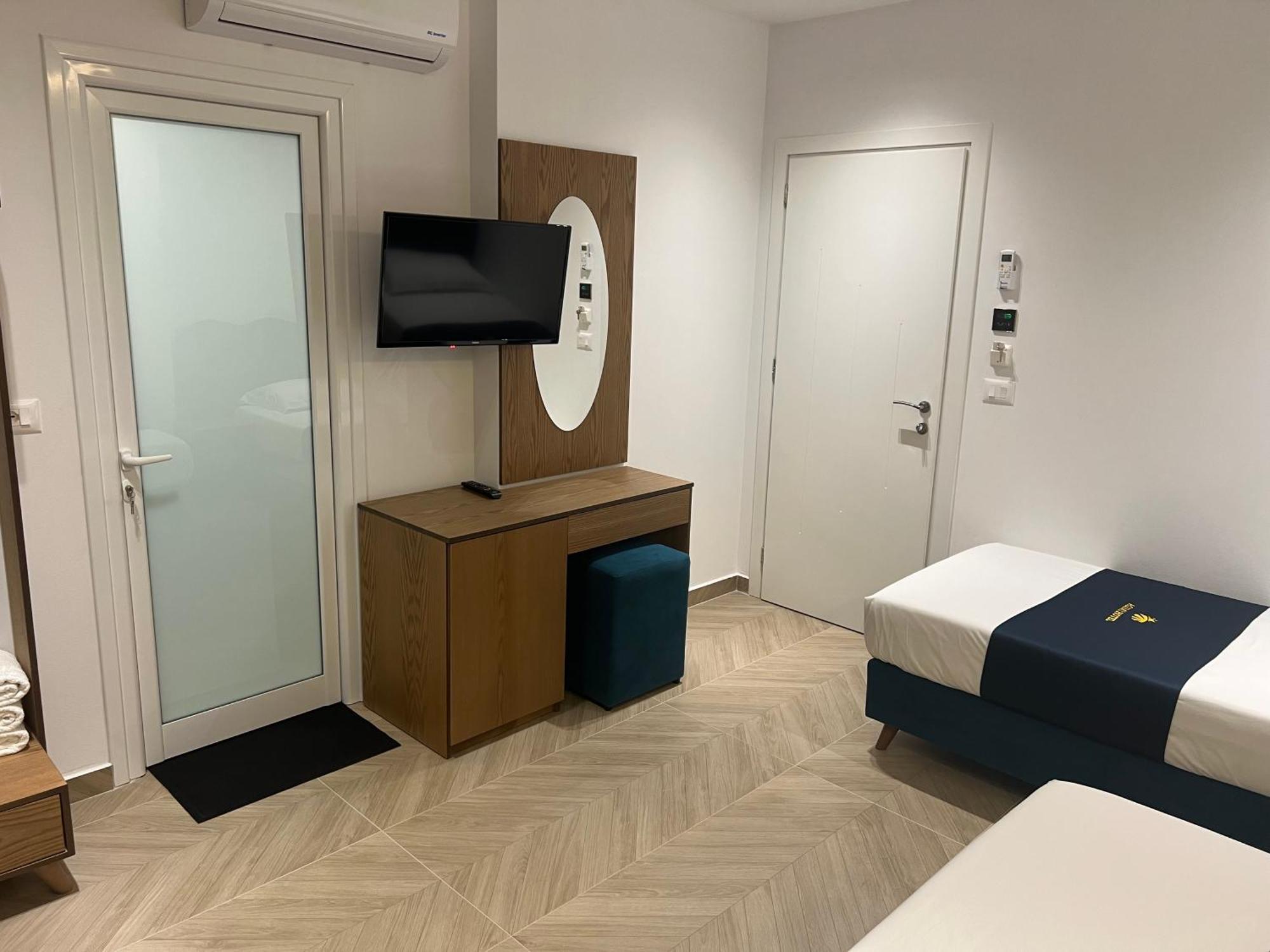 Hotell Agimi 4*